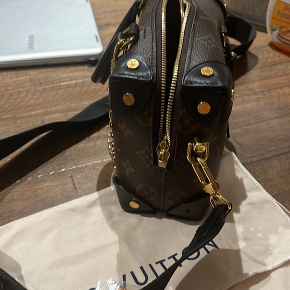 COPY - LV small bag. - Picture 7 of 15